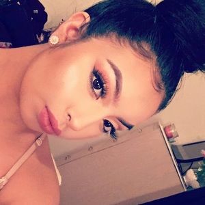 Meet your Posher, Adri